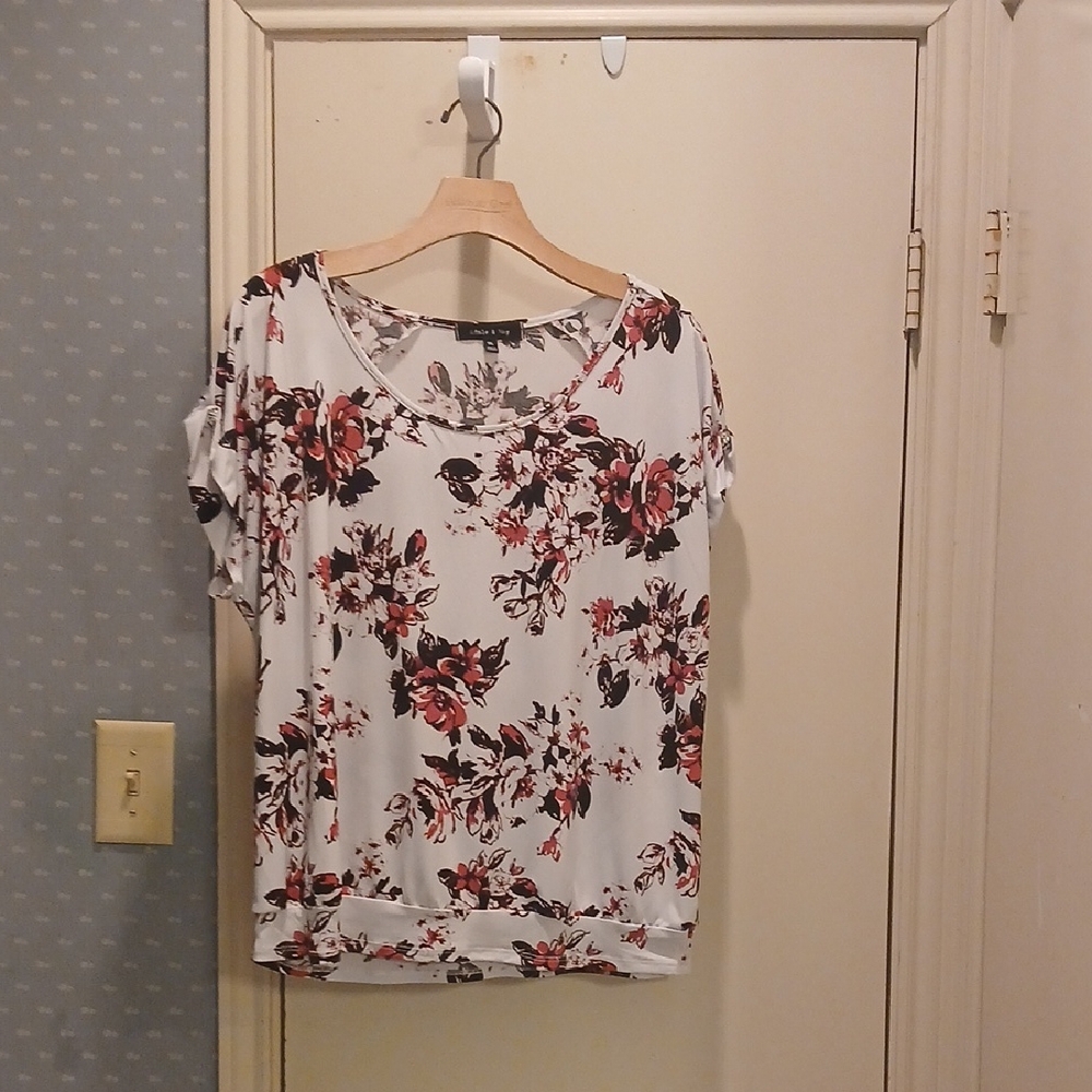 Elegant Floral Women's Short Sleeve Top